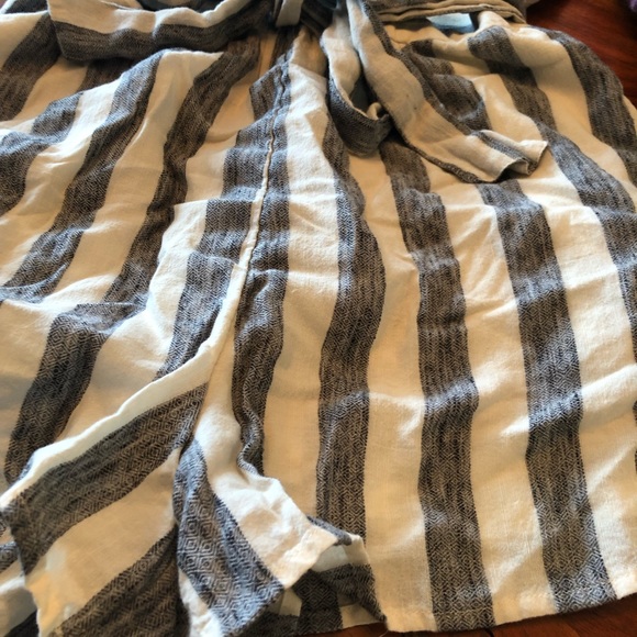 Striped Romper. American Eagle. Size small - Picture 3 of 6